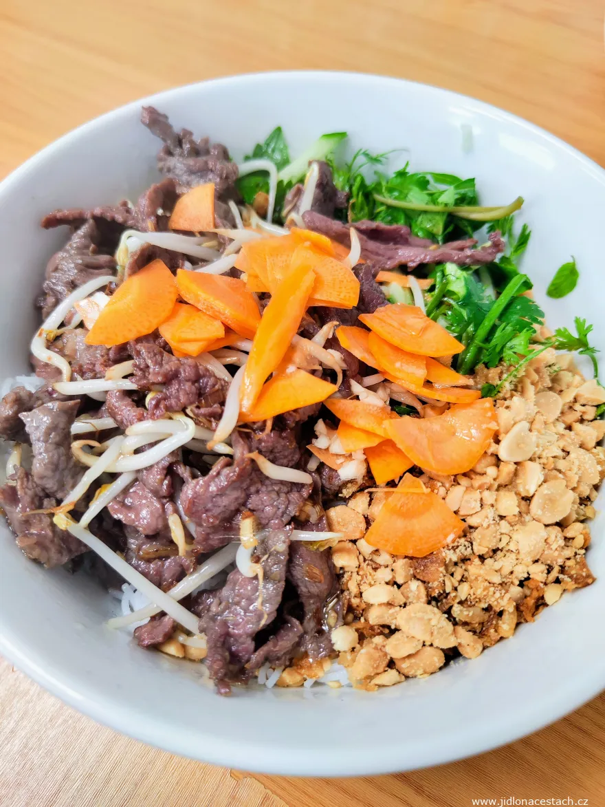 Bún bò Nam Bộ at one of the restaurants in Sapa (à la carte, May 2023). Bún bò Nam Bộ at one of the restaurants in Sapa (à la carte, May 2023).