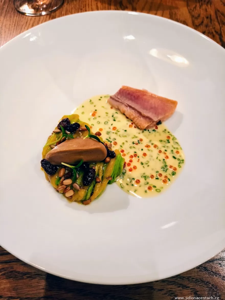 La Veranda Restaurant: trout from Mr. Kalenda, roasted cauliflower, raisins, beurre blanc (tasting menu, September 2026). La Veranda Restaurant: trout from Mr. Kalenda, roasted cauliflower, raisins, beurre blanc (tasting menu, September 2026).